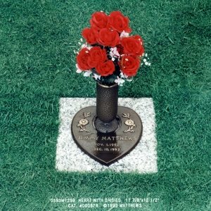 11.88x12.5Heart with Daises_71026471
